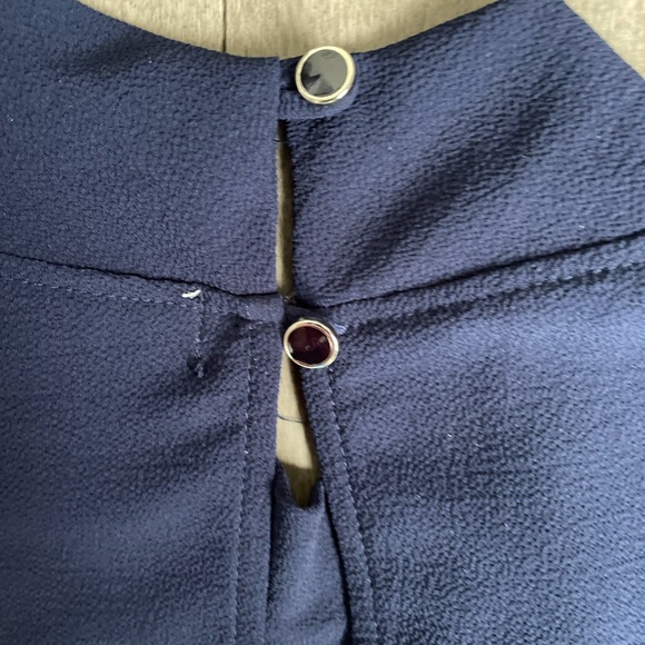 Monteau Sz M sleeveless blouse. Like new - Picture 3 of 6